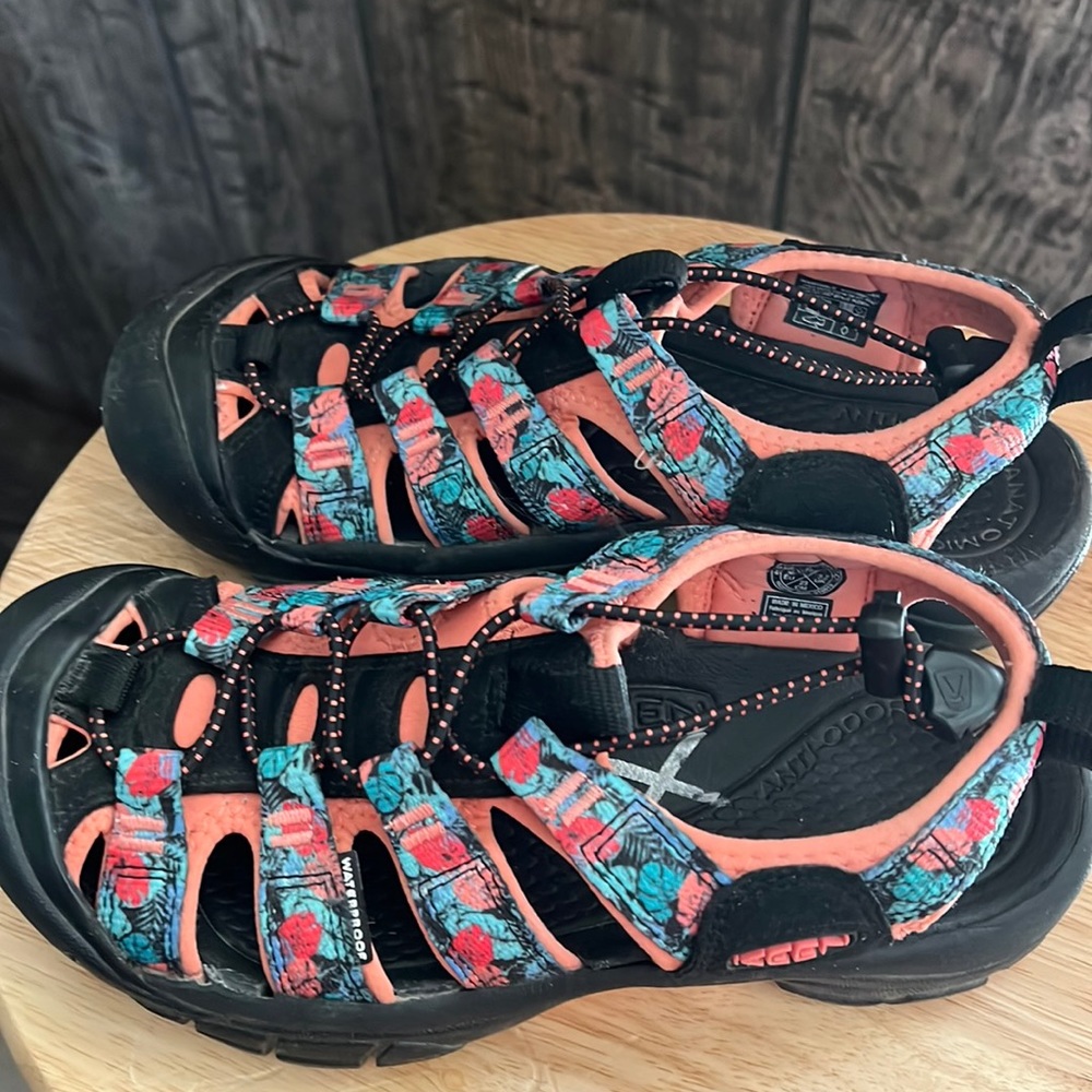 Cute Keens size 6, worn once.